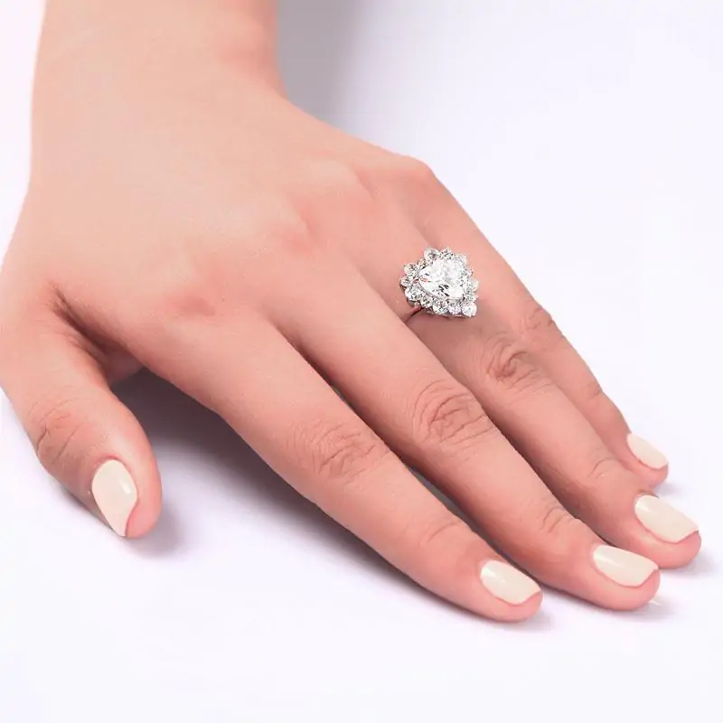 2.5 Carat Heart Cut Ring - Image 5