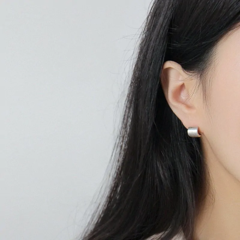 Geometric Smi Circle 925 Sterling Silver Stud Earrings - Image 3