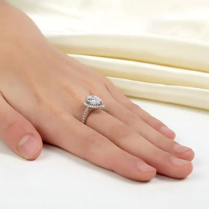 2 Ct Pear Cut Ring - Image 5