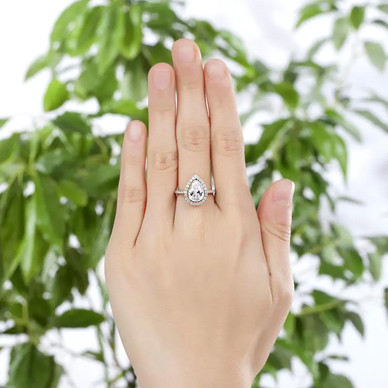 2 Ct Pear Cut Ring - Image 4